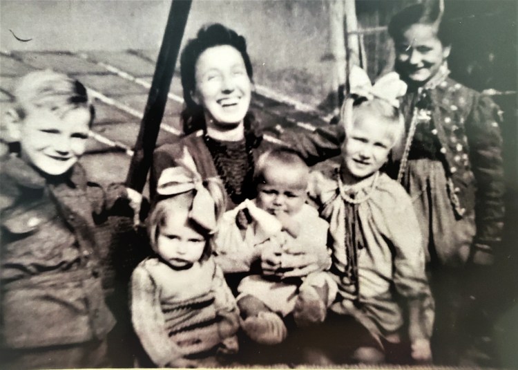 Nora with her five children (left to right) Hardy, Heidi, Rudi, Edel and Katharina, far right.